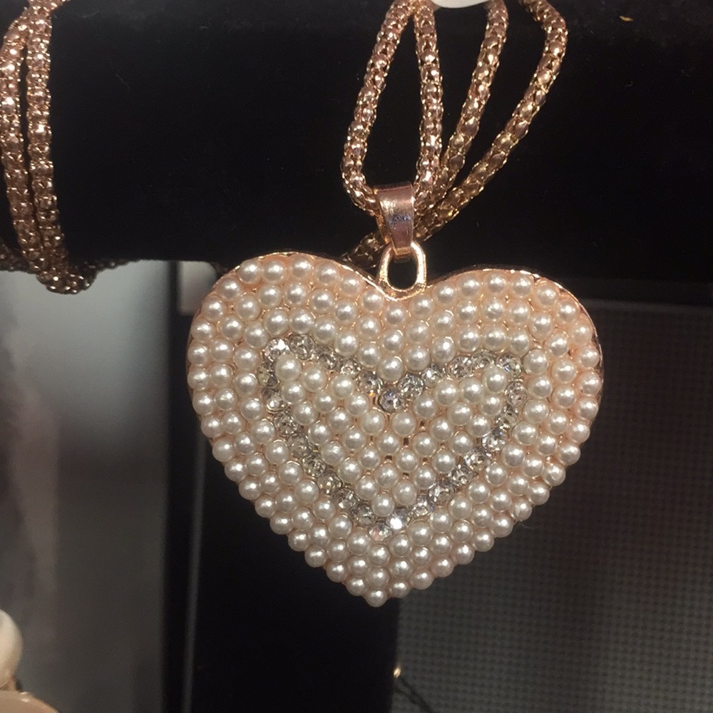 Betsey sweater necklace